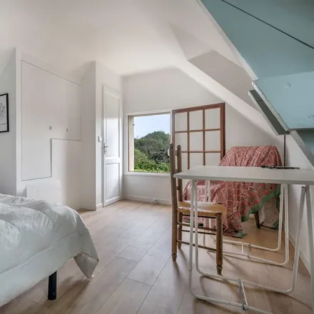 Rent this 5 bed house on Sarzeau in Rue de la Poste, 56370 Sarzeau