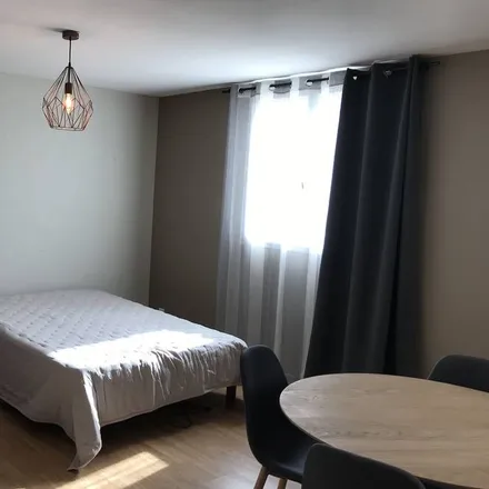 Rent this 1 bed apartment on 34420 Villeneuve-lès-Béziers