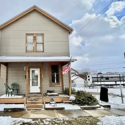 Buy this 3 bed house on 908 St George St in East Liverpool, OH 43920