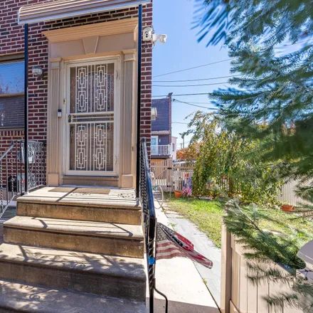 Rent this 1 bed townhouse on 2845 South 7th Street in Philadelphia, PA 19148