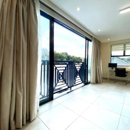 Image 5 - 3rd Avenue, Illovo, Rosebank, 2196, South Africa - Apartment for rent