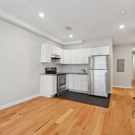 Image 3 - 332 North 62nd Street, Philadelphia, PA 19151, USA - House for sale