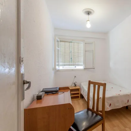 Rent this 3 bed room on Carrer de Sant Joan Bosco in 80, 46019 Valencia