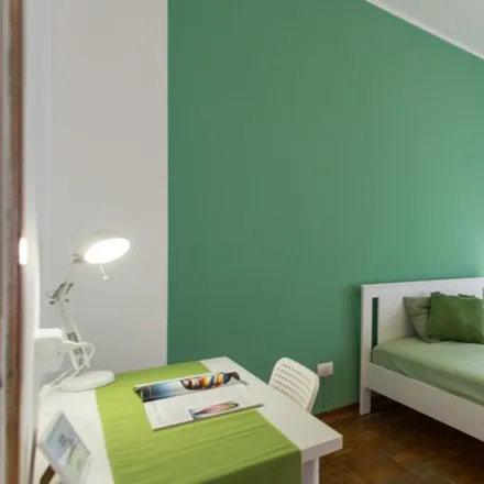 Rent this 2 bed room on John Barleycorn in Via Aristotele, 14