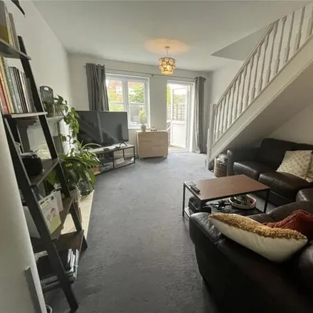 Image 3 - Ivy Way, Dickens Heath, B90 1RR, United Kingdom - Townhouse for rent