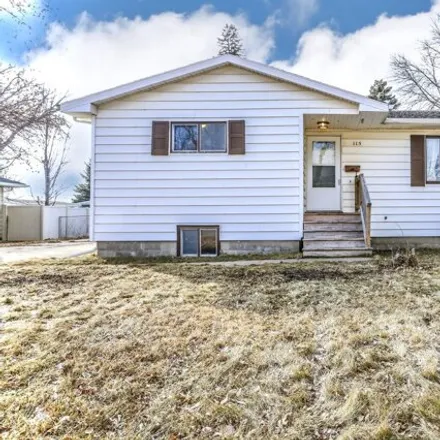 Buy this 3 bed house on 159 Elizabeth Drive in Aberdeen, SD 57401