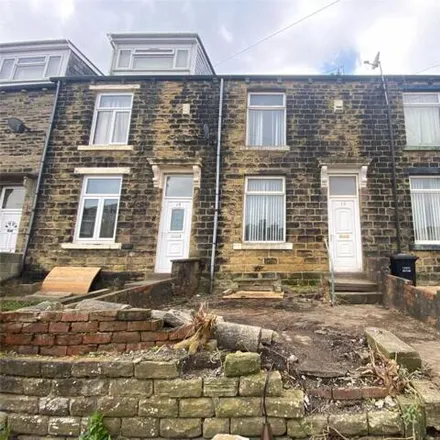 Buy this 2 bed townhouse on Albert Place in Bradford, BD3 7NE