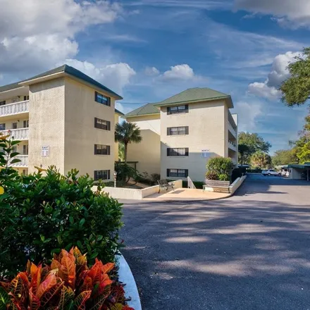 Buy this 2 bed condo on 101 North Grandview Street in Mount Dora, FL 32757