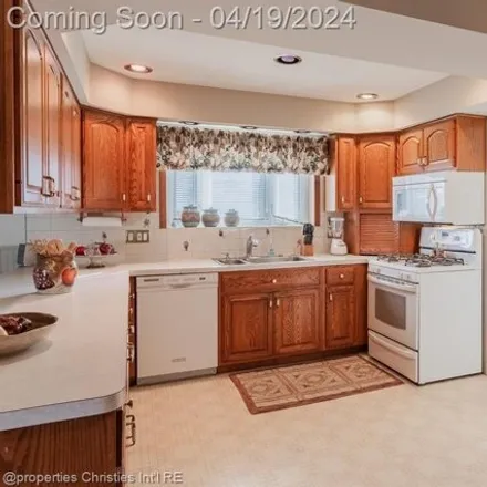 Image 4 - 33302 Viceroy Drive, Sterling Heights, MI 48310, USA - House for sale