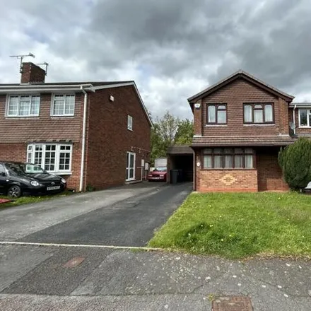 Rent this 3 bed house on Cheviot in Tamworth, B77 4JP