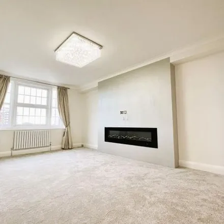 Image 4 - Mayfair, 27 Bath Road, Bournemouth, BH1 2NW, United Kingdom - Apartment for rent