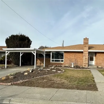 Buy this 3 bed house on 189 L Street Southwest in Quincy, WA 98848