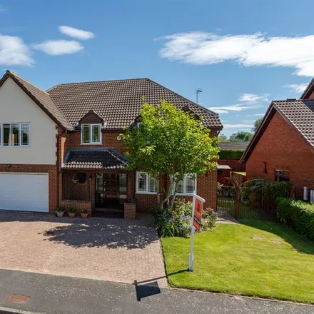 Buy this 5 bed house on Lauriston Close