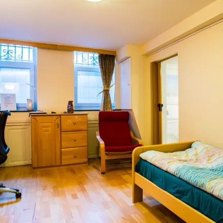 Rent this 2 bed room on Rue Philippe le Bon - Filips de Goedestraat 22 in 1000 Brussels, Belgium