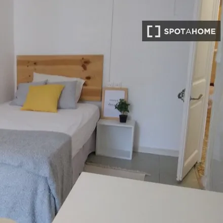 Rent this 5 bed room on Carrer del Cigne in 5, 08012 Barcelona