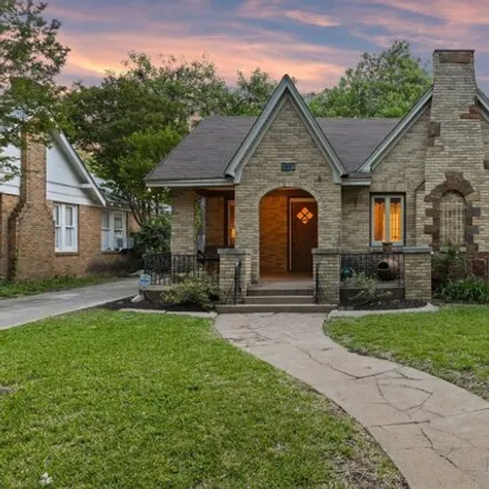 Buy this 2 bed house on 1331 South Montreal Avenue in Dallas, TX 75208