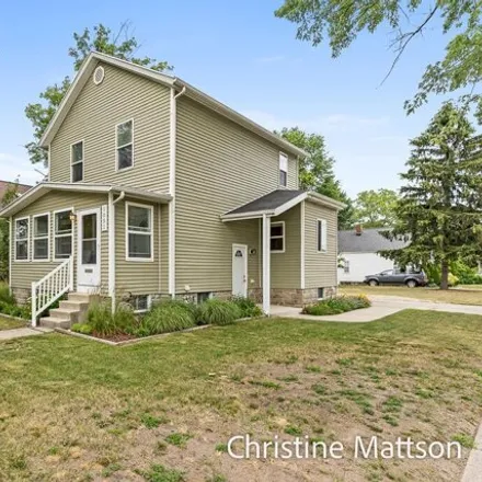 Image 1 - 1051 Pennoyer Ave, Grand Haven, Michigan, 49417 - House for sale