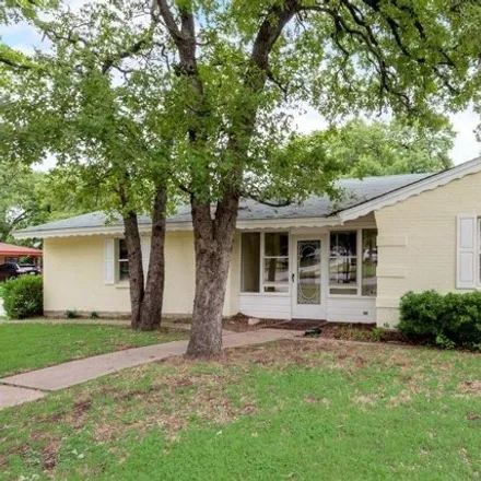 Buy this 3 bed house on 828 Paula Lane in Kennedale, Tarrant County