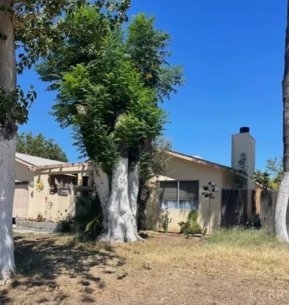 Buy this 4 bed house on 301 Mono Street in Avenal, CA 93204
