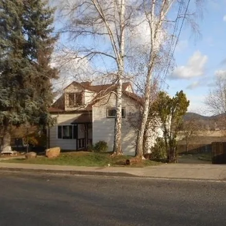 Buy this 4 bed house on 757 French Street in Yreka, CA 96097