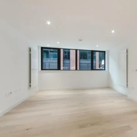 Image 2 - Echo Court, 21 Admiralty Avenue, London, E16 2PN, United Kingdom - Room for rent