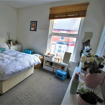 Image 7 - Hunter Hill Road, Sheffield, S11 8UE, United Kingdom - Townhouse for rent