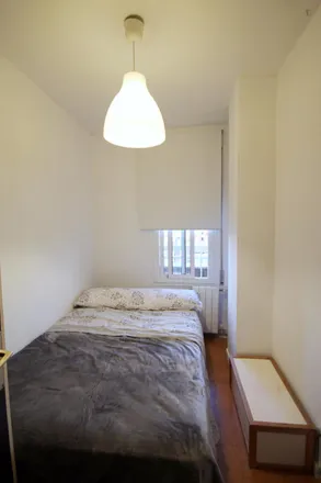 Rent this 5 bed room on Carrer de Villarroel in 205-219, 08036 Barcelona