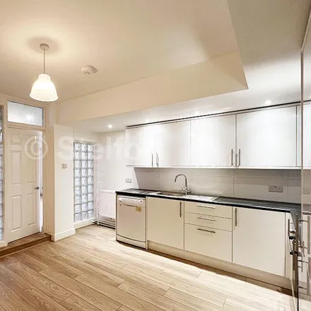 Image 2 - 464 Hornsey Road, London, N19 4HF, United Kingdom - Apartment for rent