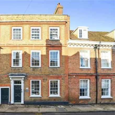 Rent this 6 bed townhouse on The Black Horse in West Street, Hertford