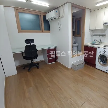 Rent this studio apartment on 서울특별시 관악구 봉천동 196-36