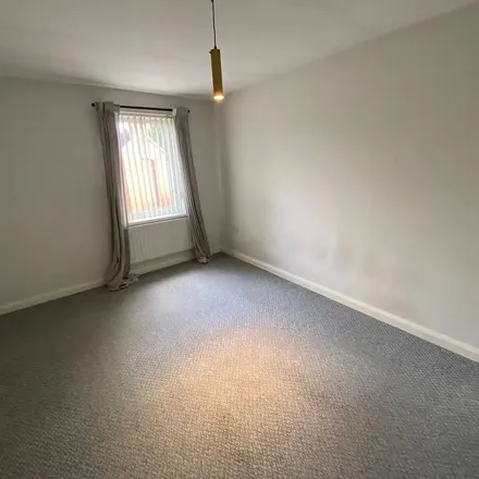 Image 9 - Richhill Crescent, Belfast, BT5 6GE, United Kingdom - Apartment for rent