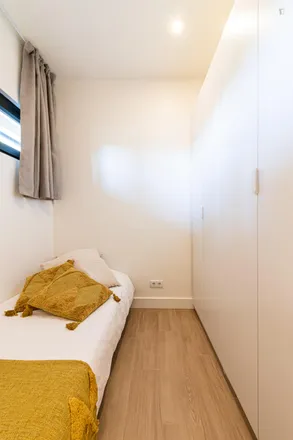 Rent this 7 bed room on Farmácia Almeida Vaz in Rua Luís Cristino da Silva Lote 248, Loja 92