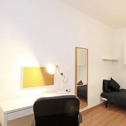 Rent this 3 bed room on Estació d'Autobusos Barcelona Nord in Carrer d'Alí Bei, 54