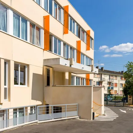 Rent this 1 bed apartment on Center Campus in Rue Nicolas Appert, 91300 Massy