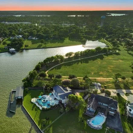 Image 1 - 600 Shorewood Drive, Taylor Lake Village, Harris County, TX 77586, USA - House for sale
