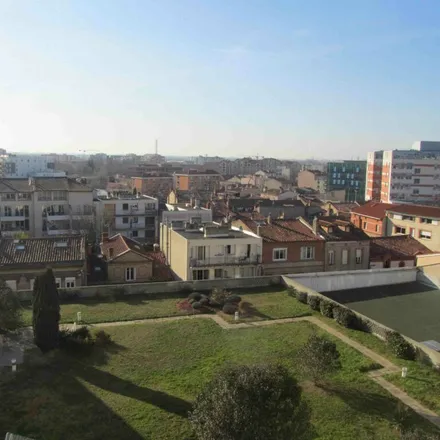 Rent this 1 bed apartment on 6 Esplanade Compans Caffarelli in 31000 Toulouse, France