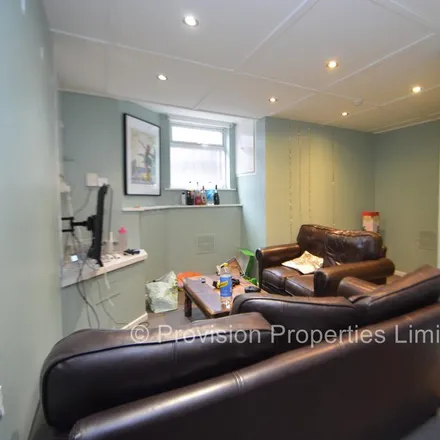 Image 3 - Delph Lane, Leeds, LS6 2HQ, United Kingdom - Townhouse for rent