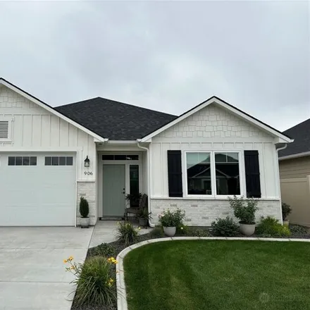 Buy this 3 bed house on Southwest M Loop in Quincy, WA