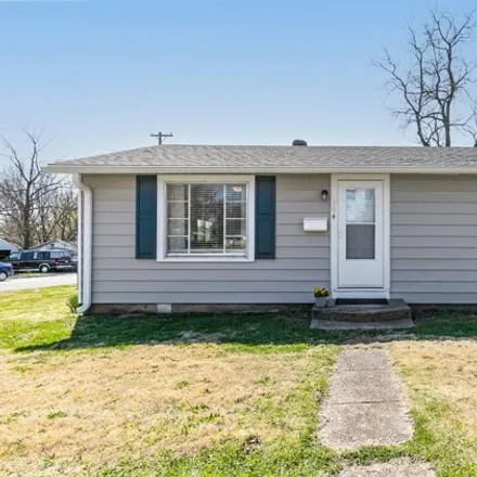 Buy this 2 bed house on 377 North Canton Avenue in Bolivar, MO 65613