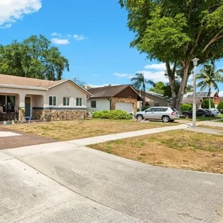 Image 2 - 8415 Southwest 19th Street, North Lauderdale, FL 33068, USA - House for sale