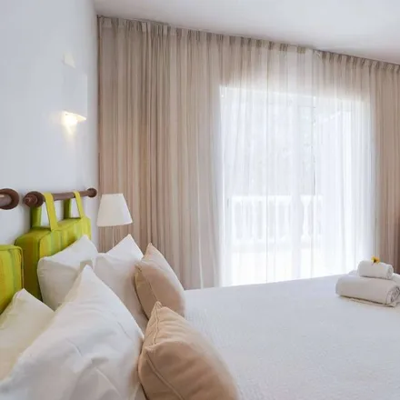 Rent this 4 bed house on 8200-594 Distrito de Évora