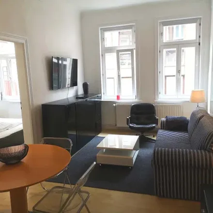 Rent this 3 bed apartment on Mauerstraße 19 in 37073 Göttingen, Germany