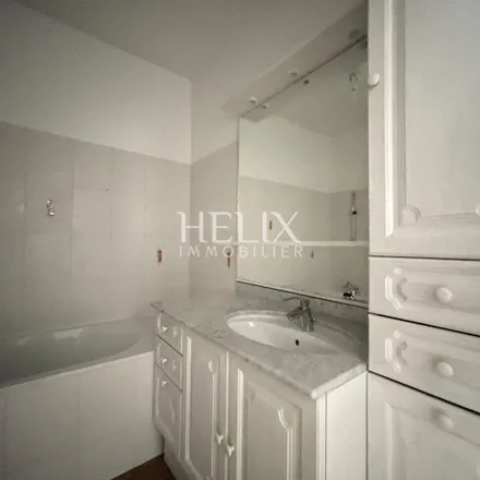 Image 9 - Helix immobilier, 5 Rue de la République, 78100 Saint-Germain-en-Laye, France - Apartment for rent