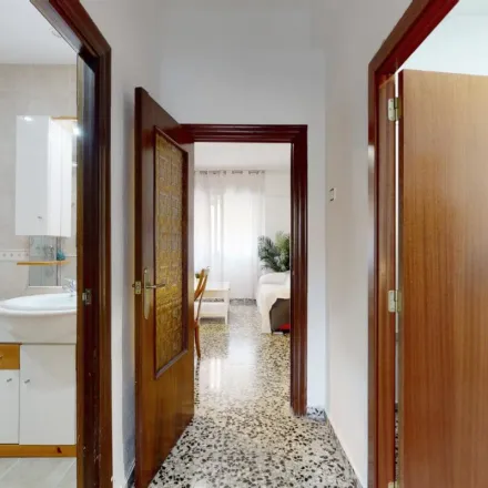 Image 5 - Carrer de Caudiel, 9, 46011 Valencia, Spain - Apartment for rent