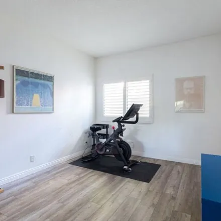 Image 6 - Moorpark Street, Los Angeles, CA 13359, USA - Condo for sale