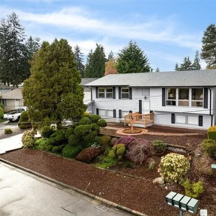 Buy this 5 bed house on 29201 20th Avenue South in Federal Way, WA 98003