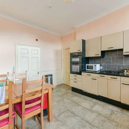 Rent this 4 bed apartment on 14 Dagmar Terrace in Angel, London