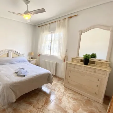 Rent this 3 bed house on Quesada in carrer Sindicat, 7