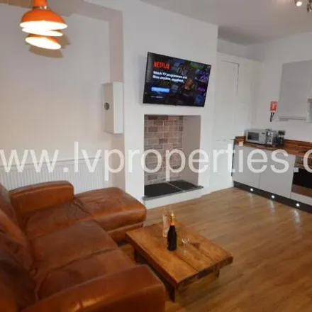 Image 2 - 2-20 Rokeby Gardens, Leeds, LS6 3JZ, United Kingdom - Room for rent