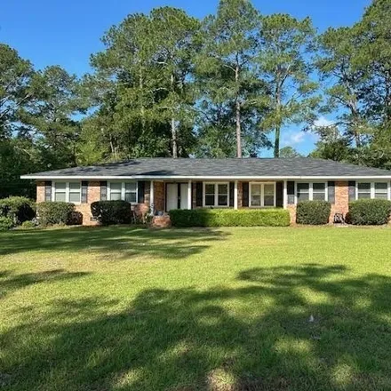 Buy this 3 bed house on 1630 Ivy Drive in Lakewood Estates, Dothan